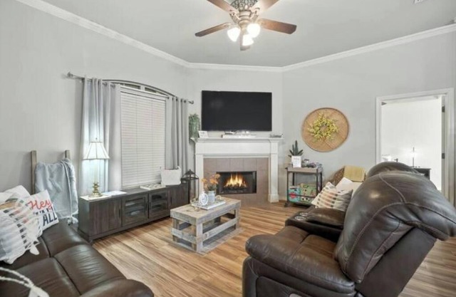 Cozy home in Southwest LBK :Pet Friendly: Garage