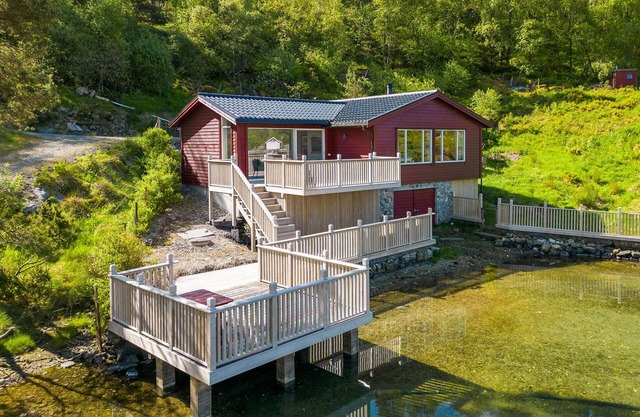 Cozy home in Sveio with WiFi