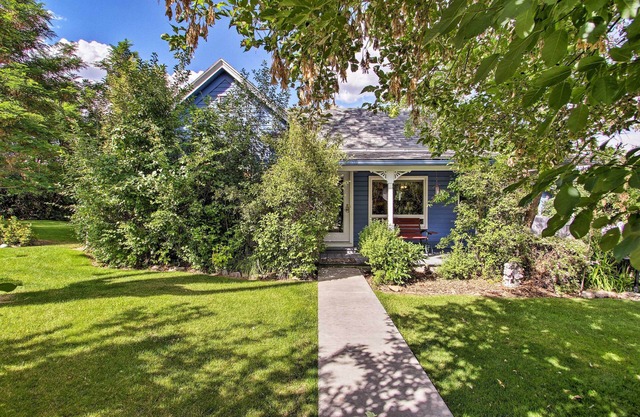 Cozy Home w/Hot Tub: Half Mi to Salmon River!