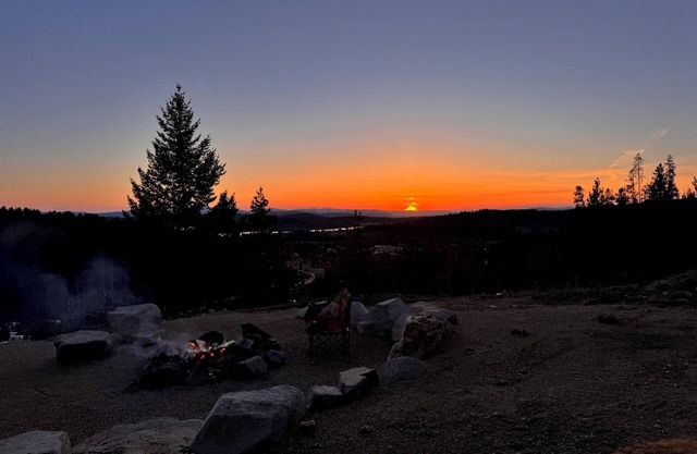 Cozy home with amazing views, close to Discovery Ski Area.nnPet Friendlyn
