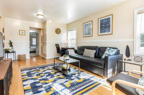 Cozy House 10min to Monuments and DC by CozySuites
