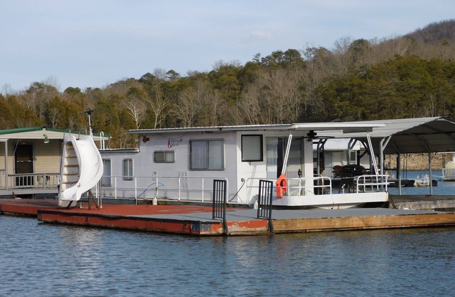 Cozy House Boat in Charming on NOrris Lake in New Tazewell with AC, WiFi