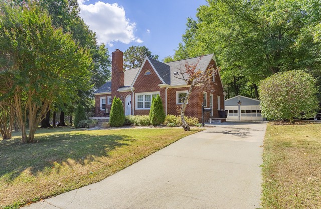Cozy House next to HPU/Close to Furniture Market and Downtown HP.