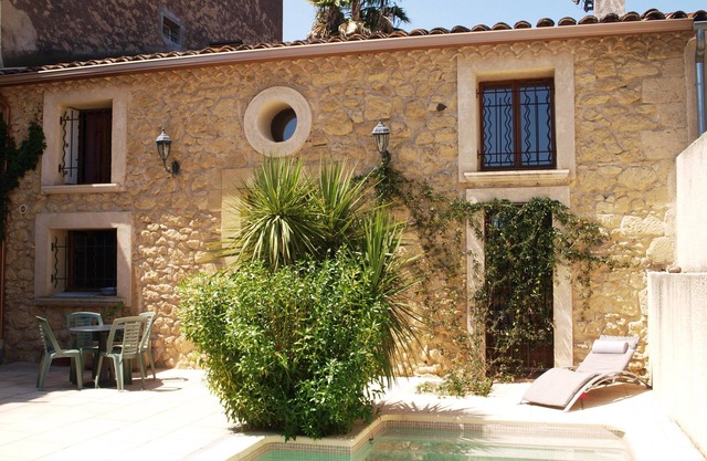 Cozy house with pool