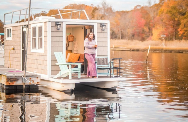 Cozy houseboat escape surrounded by breath taking views across from Rocky Neck!