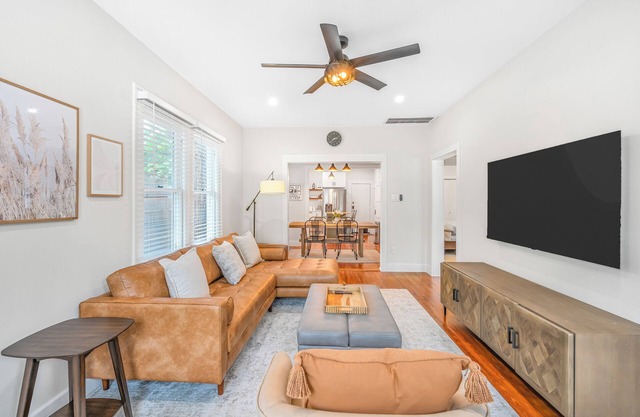 Cozy Hyde Park Home Central Austin Near UT & DT Mini Golf!
