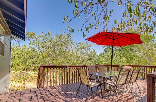 Cozy Jonestown Home < 1 Mile From Lake Travis!