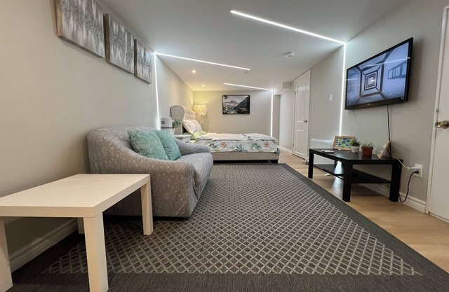 Cozy King size Bedroom with Private Bathroom