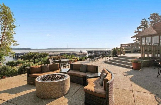 Cozy Lakefront Condo in Abby Springs
