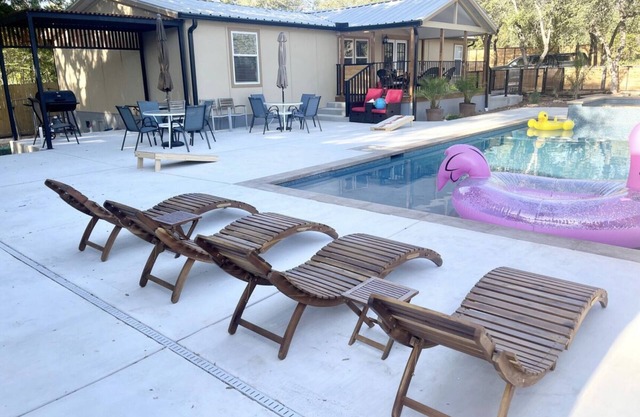 Cozy Lake Travis Home - Pool & Spa