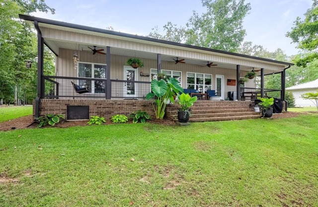 Cozy lakefront home with beautiful views, fire pit & private dock.