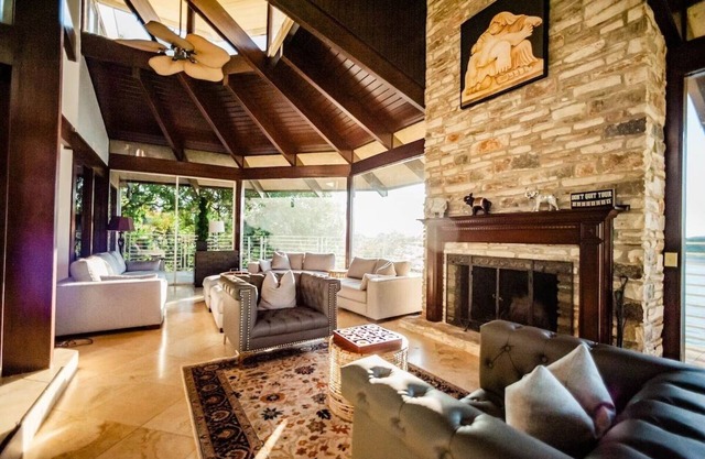 Cozy Lakeway Paradise: Hot Tub, Fire Pit & Games