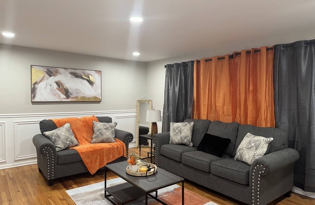 Cozy & Lavish 2B/1B in Homewood! 5 min from Shopping, Expressway, & New Casino!