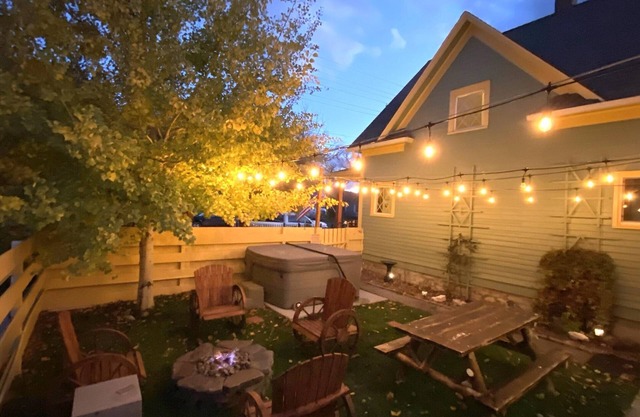 Cozy Livingston Charmer in Town: Sleeps 10 w/HOT TUB!