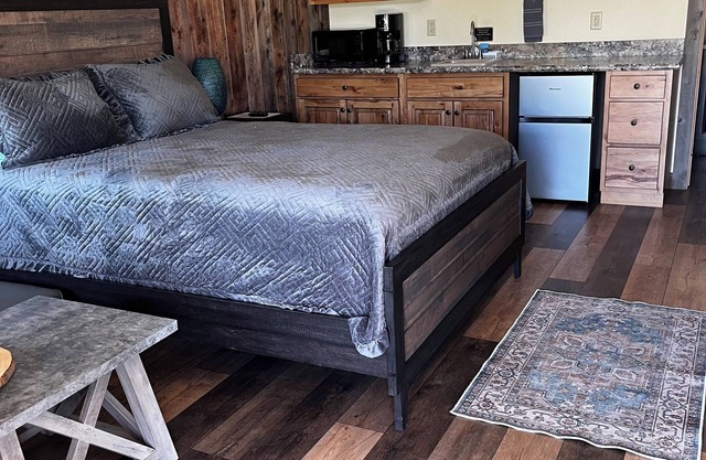 Cozy lodge with 1 bedroom and WiFi, AC in pleasant Gardinern