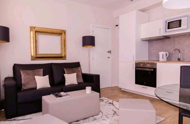 Cozy Loft min de la Plaza del Ayuntamiento!
