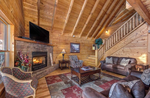 Cozy Log Cabin w/Hot Tub & Game Room!