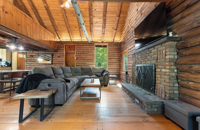 Cozy Log Cabin with Hot-Tub, Firepit & Prime Catskills Location