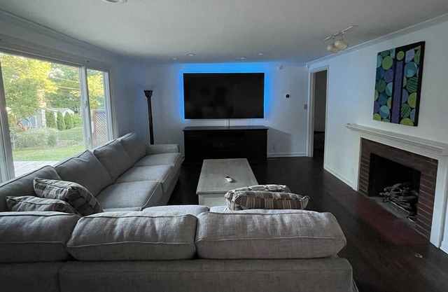 Cozy- Lux Home in the heart of Prairie Village