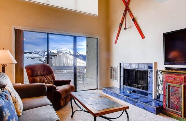 Cozy + Luxe Ski-in/Ski-out Retreat | Crested Butte