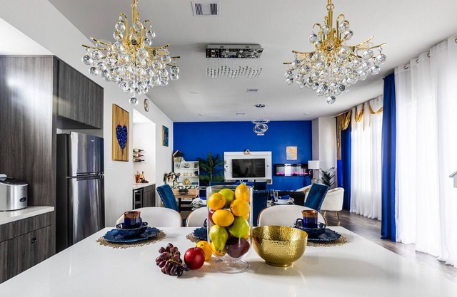 Cozy Luxury Living in Galleria Area