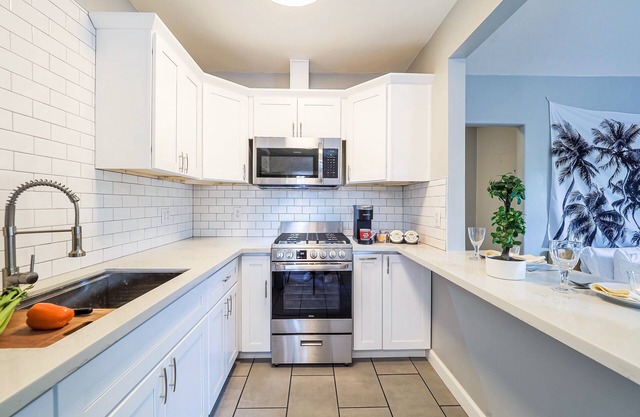 Cozy Midtown Apt Sac / 96 Walkscore!