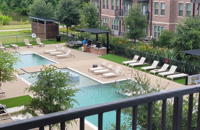 Cozy modern apt in the Dallas metropolitan area