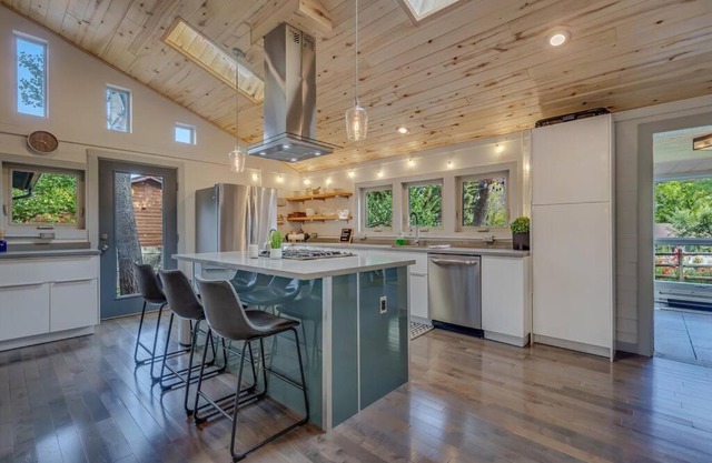 Cozy Modern House seconds from Roaring Fork River