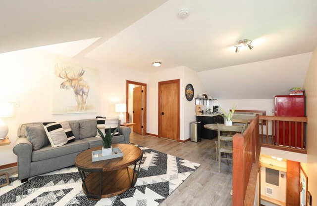 Cozy Mountain Retreat * Dog Friendly