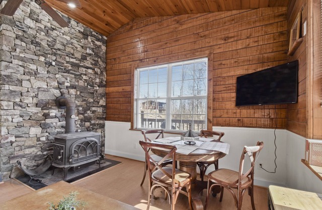 Cozy Mountain Cabin