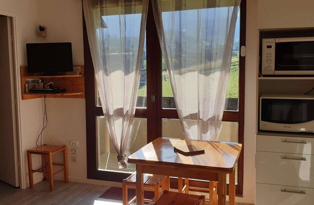 Cozy Mountain Retreat with Balcony, Near Ski Slopes & Free Shuttle - Villard-de-Lans