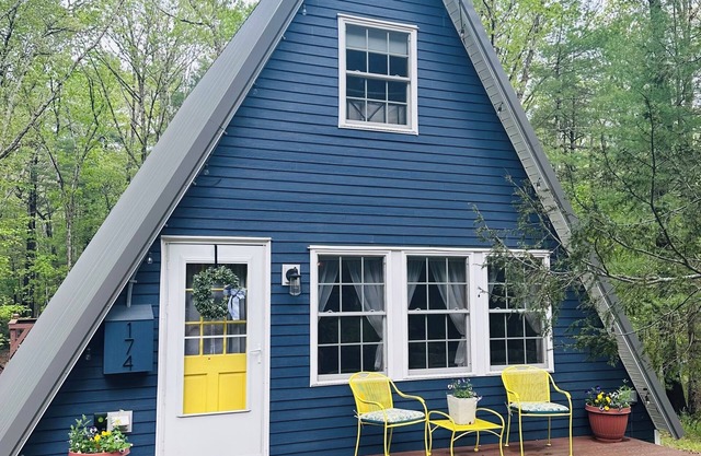 Cozy Nature Retreat A-Frame Cabin in Woods Firepit Creek Large Deck Sleeps 6