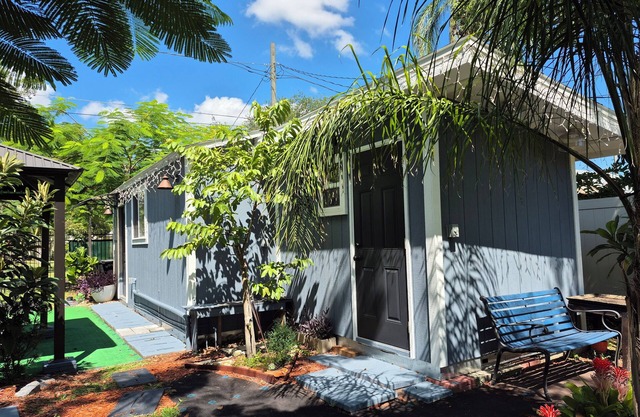 Cozy new cottage in fantastic St. Cloud with WiFi, AC