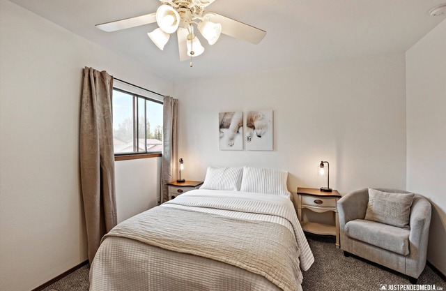 Cozy Northern Den: Centrally Located 2BR+1.5BA