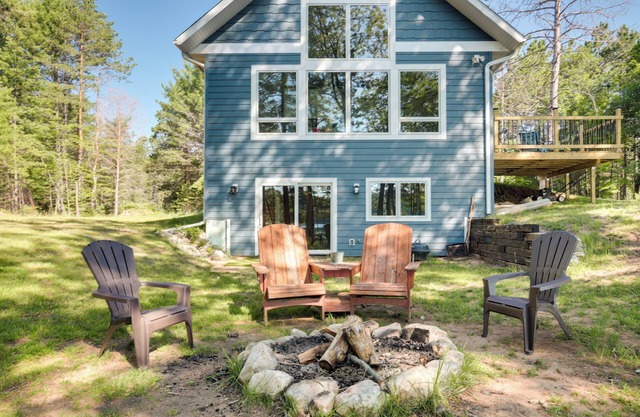 Cozy Northwoods Cabin w/Private Lake Access