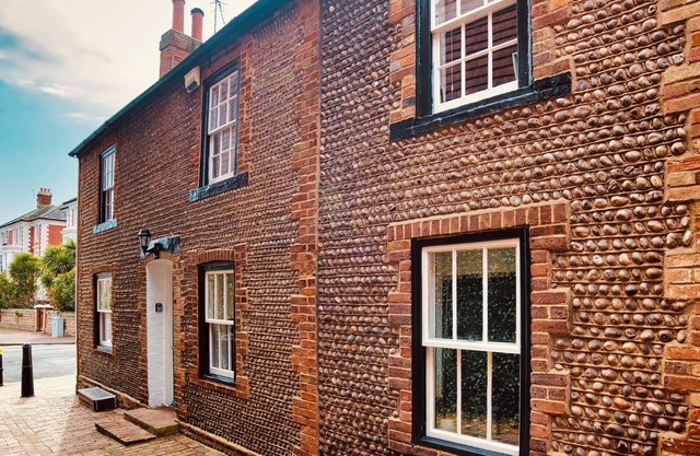 Cozy old Cottage nr all Attractions, now booking for Autumn and Winter
