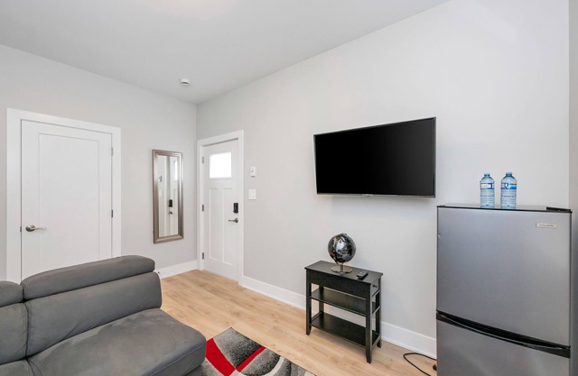 Cozy one bedroom Langford suite