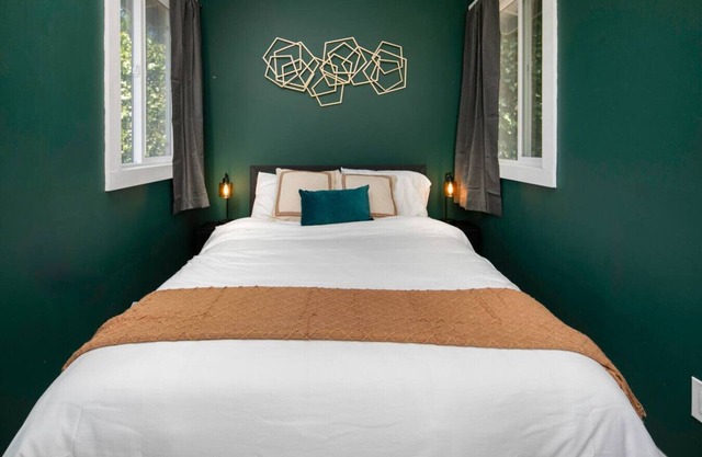 Cozy Pacific Grove Getaway