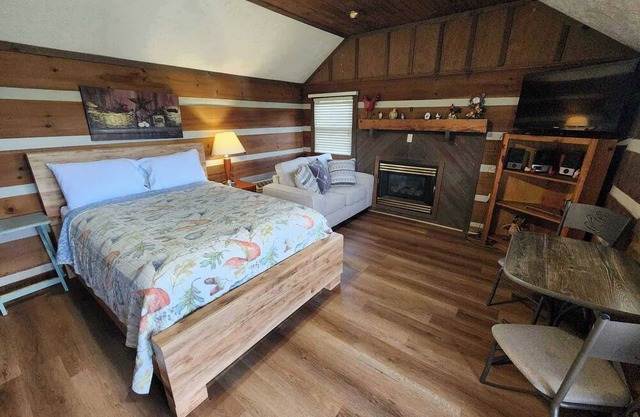 Cozy Parkway Cabin with Mountain Views - Cabin 4