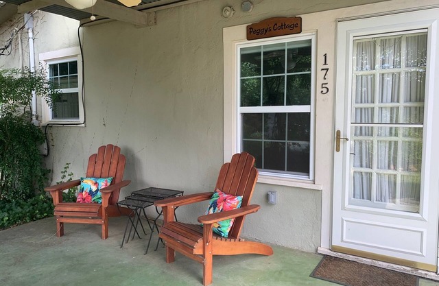 Cozy Peggy’s Cottage
