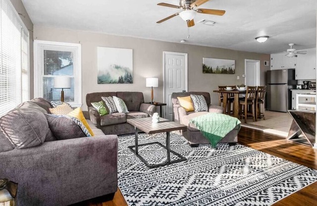 Cozy Pets Allowed Large Fenced yard Grill 3 Bed