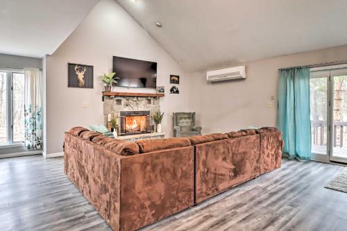 Cozy Poconos Escape Pool Access and Pet-Friendly!