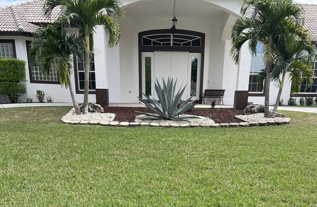 Cozy pool house in Loxahatchee.