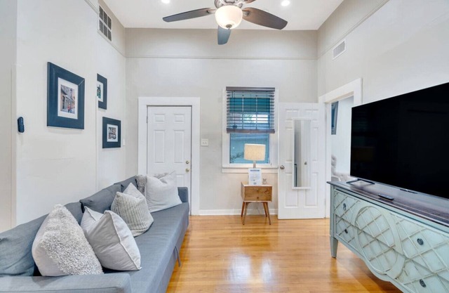 Cozy, Private Guesthouse | 1 block to Streetcar