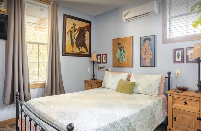 Cozy & Private Studio Guesthouse near downtown