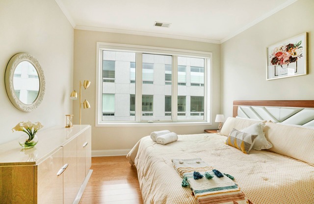 Cozy Red 2Br 2 Bath Near Manhattan , Hudson River partial view