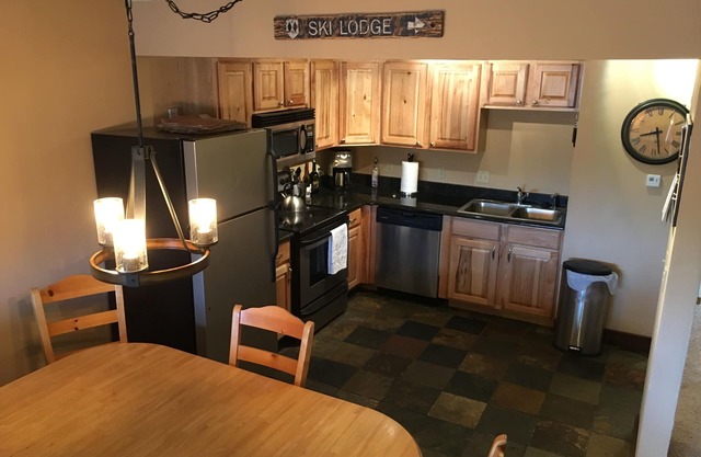 Cozy Retreat Across from the Clubhouse - 2bd/2ba Condo (Sleeps 6)