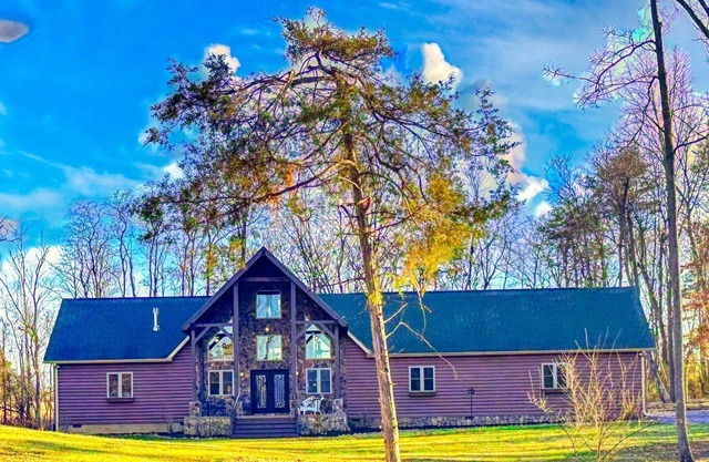 Cozy Retreat - Hot tub - Fire Pit - Game Room - 4 King Bedrooms