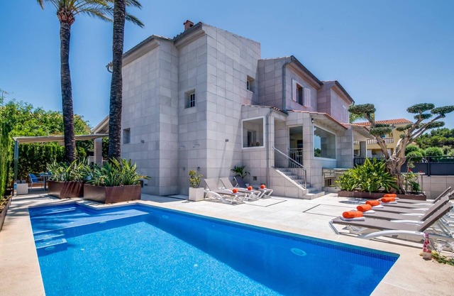 Cozy Retreat Near Es Barcares