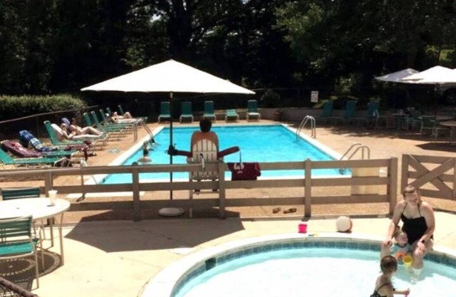 Cozy retreat in WG Stone Ridge Complex - Hike, Golf, Tennis and Dog-Friendly